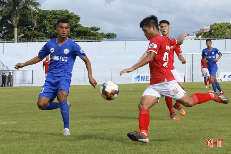 Khán giả được vào sân xem Hồng Lĩnh Hà Tĩnh đấu Fico Tây Ninh