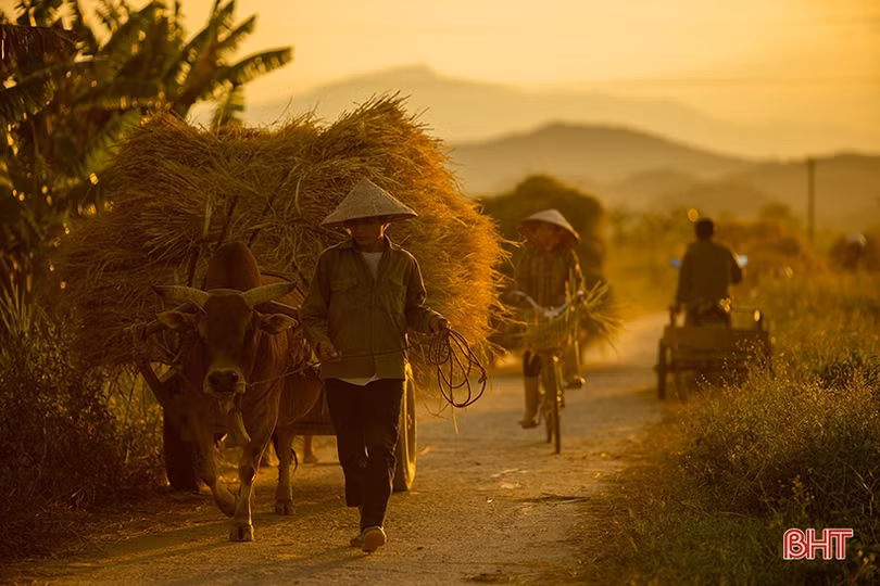 Ngắm hoàng hôn mùa hạ ở phố núi Hà Tĩnh