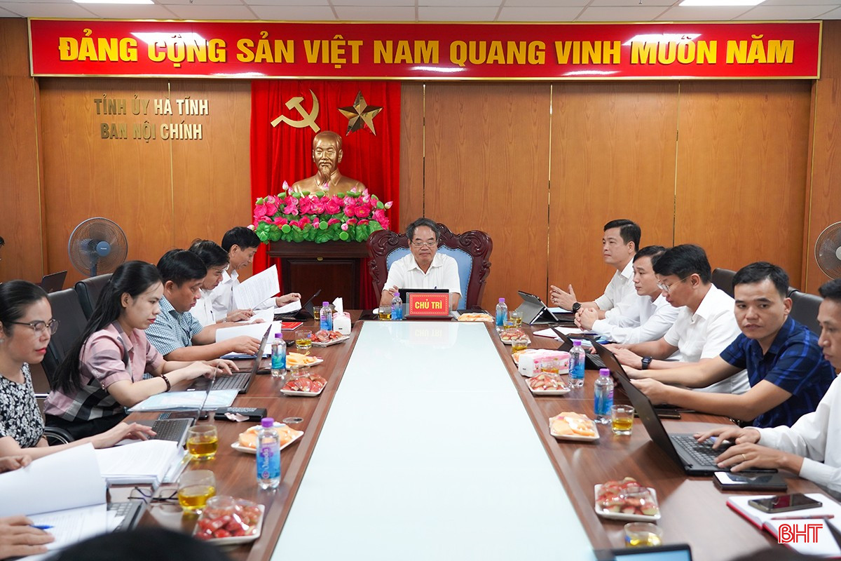Trưởng ban Nội chính Tỉnh ủy Nguyễn Đình Hải chủ trì hội nghị.