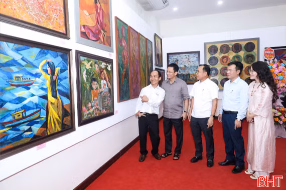 Khai mạc Triển lãm mỹ thuật "Khát vọng" của họa sĩ Lê Quang Lĩnh