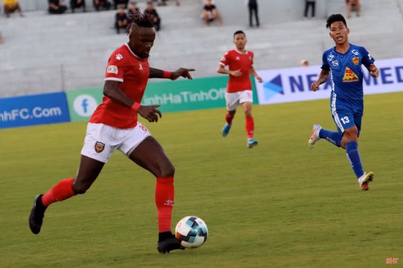 Thắng thuyết phục Quảng Nam 3-2, Hồng Lĩnh Hà Tĩnh chính thức vào top 8 V.League