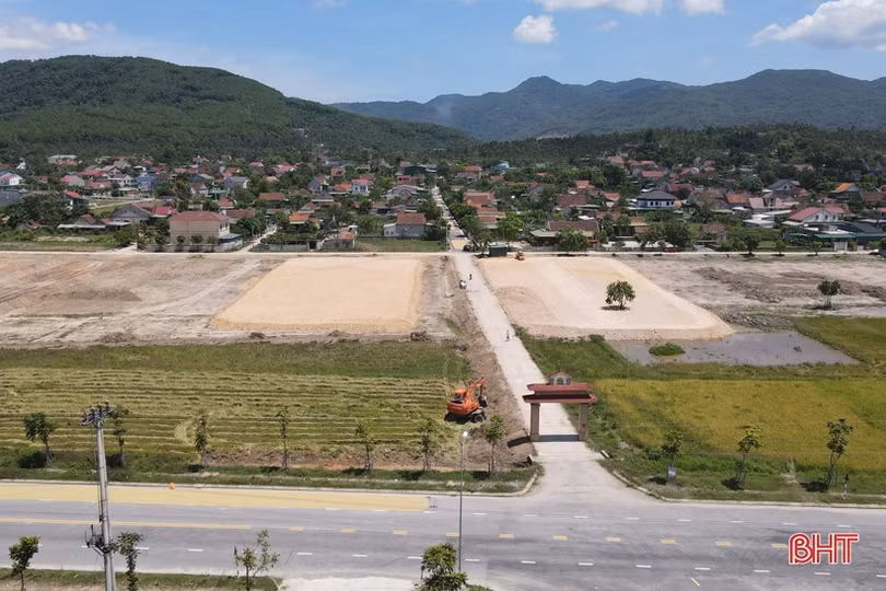 Người dân Hà Tĩnh hăng hái thi đua hướng về ngày hội lớn