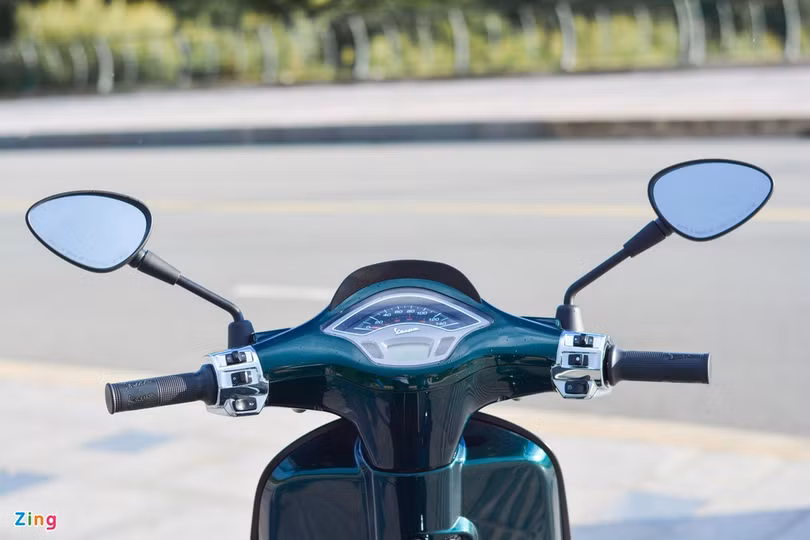 Chi tiết Vespa Sprint 150 Racing Sixties giá 94,9 triệu tại Việt Nam