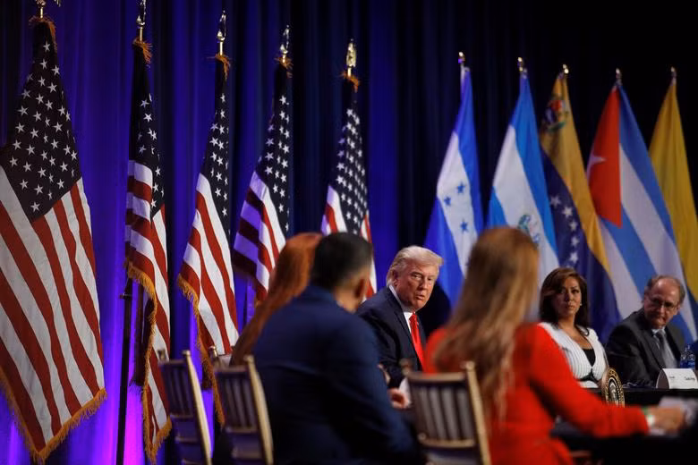 Nhìn lại một tuần làm việc bận rộn của ông Trump trước khi nhận kết quả nhiễm Covid-19