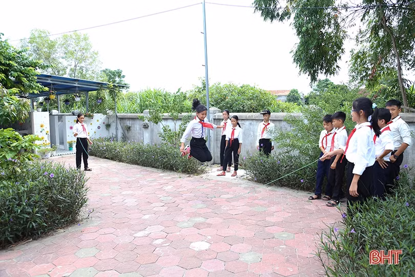 Cô hiệu trưởng ở xã miền núi Hà Tĩnh say mê xây “Trường học hạnh phúc”
