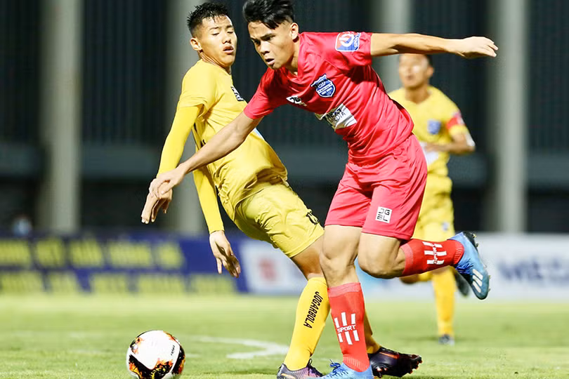 Điều chưa biết về cầu thủ người Hà Tĩnh solo như Messi tại giải U17 Quốc gia 2020