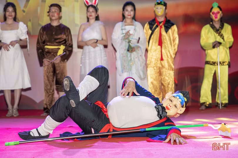 Phụ huynh Mầm non Trung Kiên hóa thân nhân vật cổ tích, mang niềm vui trung thu cho con