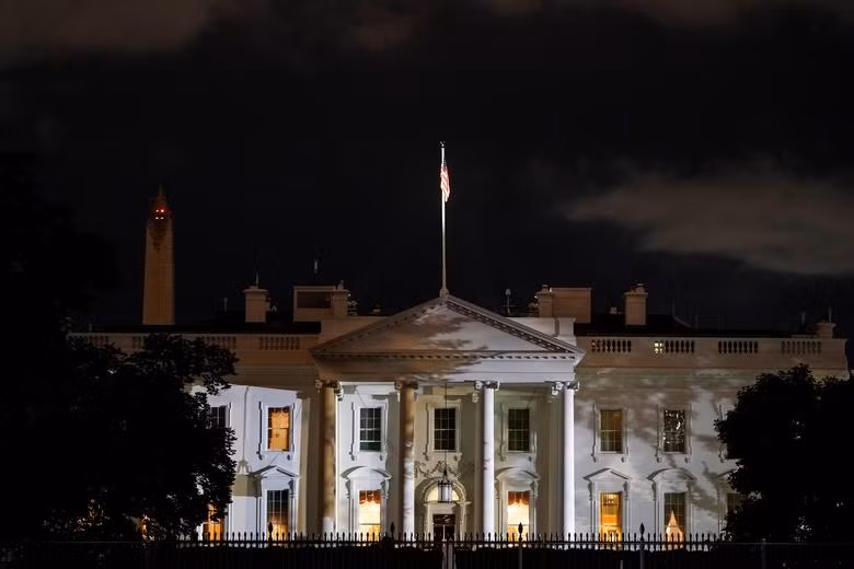 Nhìn lại một tuần làm việc bận rộn của ông Trump trước khi nhận kết quả nhiễm Covid-19