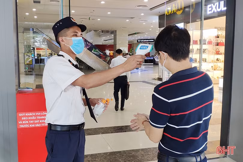 Hà Tĩnh chuyển trạng thái chống dịch: Người dân cảnh giác, phố đêm thưa vắng!