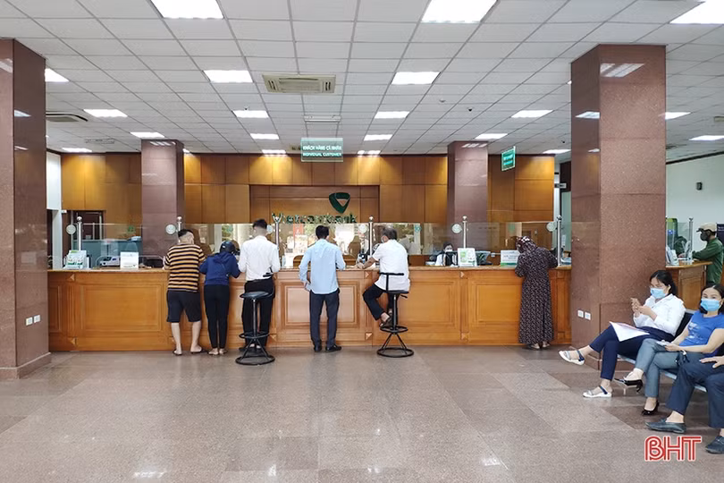 Hà Tĩnh chuyển trạng thái chống dịch: Người dân cảnh giác, phố đêm thưa vắng!