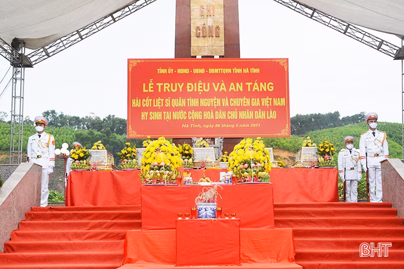 Hà Tĩnh tổ chức trọng thể lễ truy điệu, an táng 11 liệt sỹ quân tình nguyện và chuyên gia Việt Nam hy sinh tại Lào