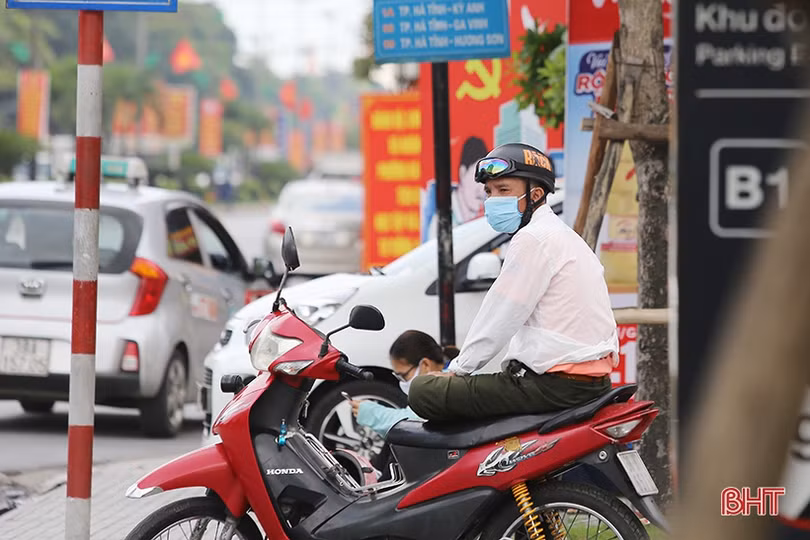 Hà Tĩnh chuyển trạng thái chống dịch: Người dân cảnh giác, phố đêm thưa vắng!