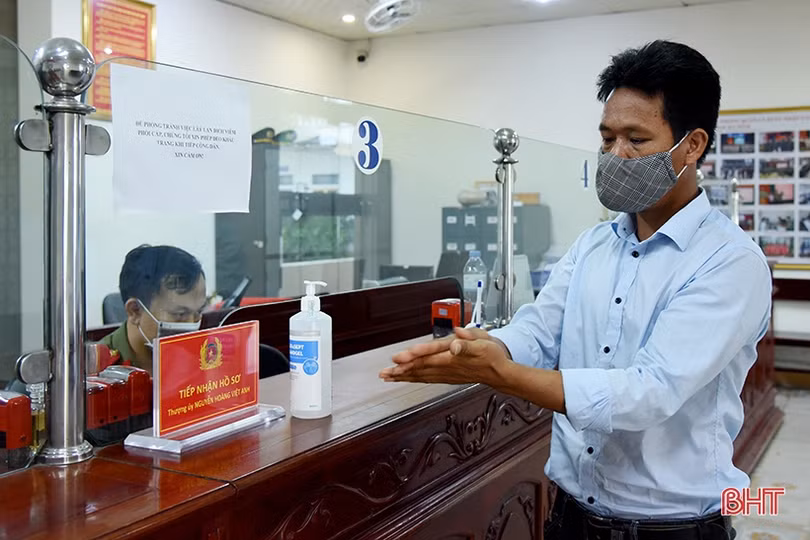 Các cơ quan, đơn vị ở Hà Tĩnh nâng cấp độ phòng dịch, chung tay thực hiện “mục tiêu kép”