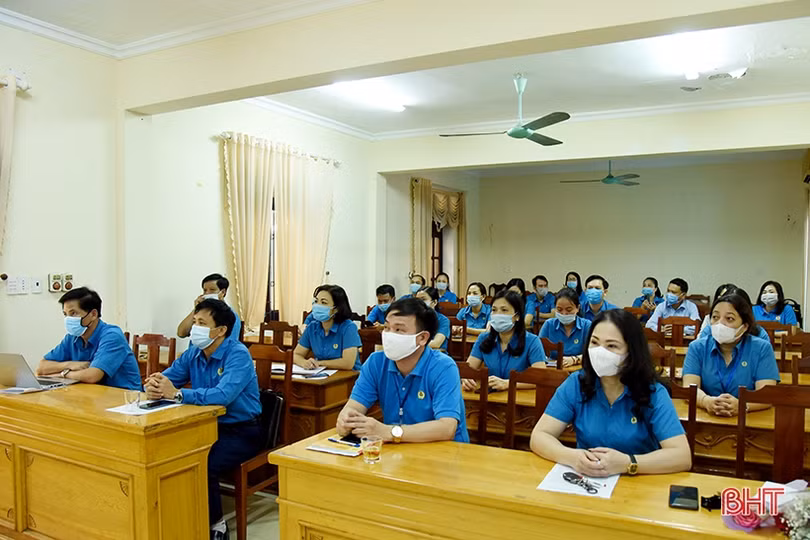 Các cơ quan, đơn vị ở Hà Tĩnh nâng cấp độ phòng dịch, chung tay thực hiện “mục tiêu kép”