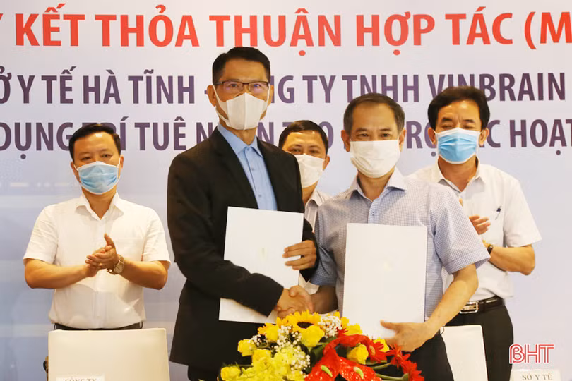 Hà Tĩnh ký hợp tác với doanh nghiệp của Vingroup triển khai ứng dụng trí tuệ nhân tạo trong lĩnh vực y tế