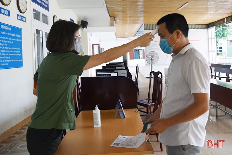 Các cơ quan, đơn vị ở Hà Tĩnh nâng cấp độ phòng dịch, chung tay thực hiện “mục tiêu kép”