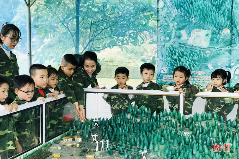 Bé mầm non Trí Đức “hóa thân” thành chiến sỹ biên phòng