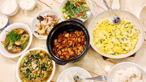 Bữa cơm gia đình toàn món đơn giản mà ngon phải biết