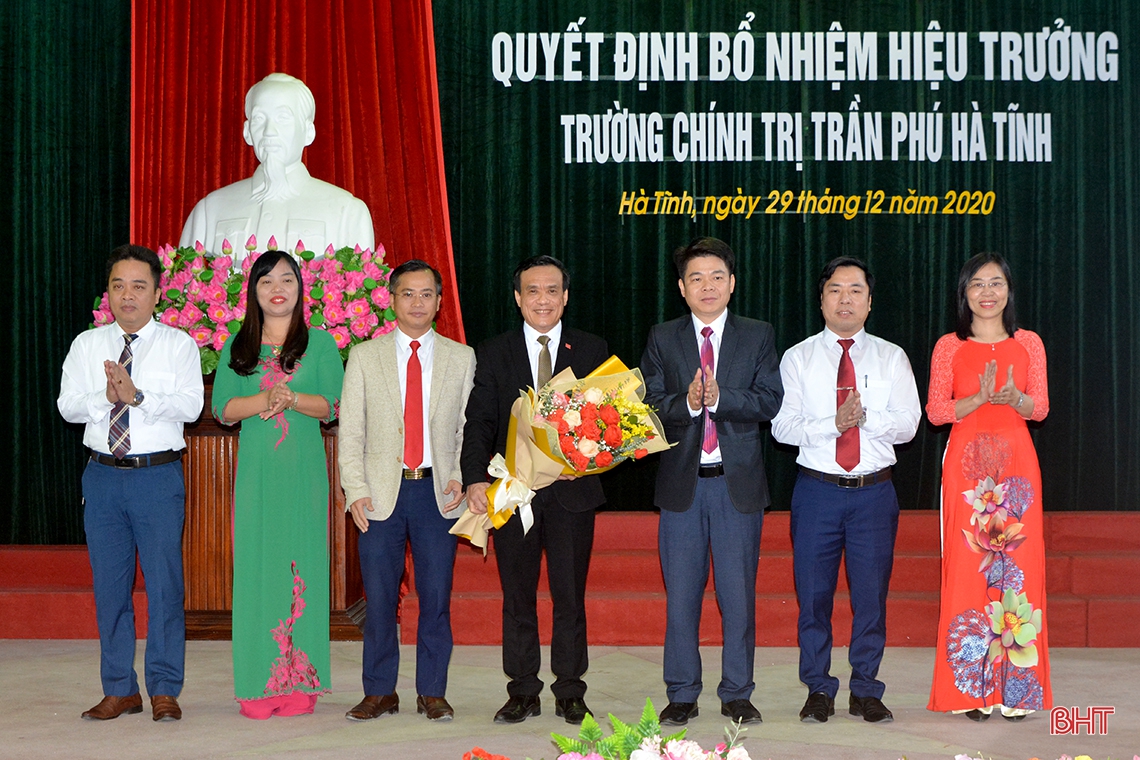 Đồng chí Nguyễn Trọng Tứ giữ chức vụ Hiệu trưởng Trường Chính trị Trần Phú