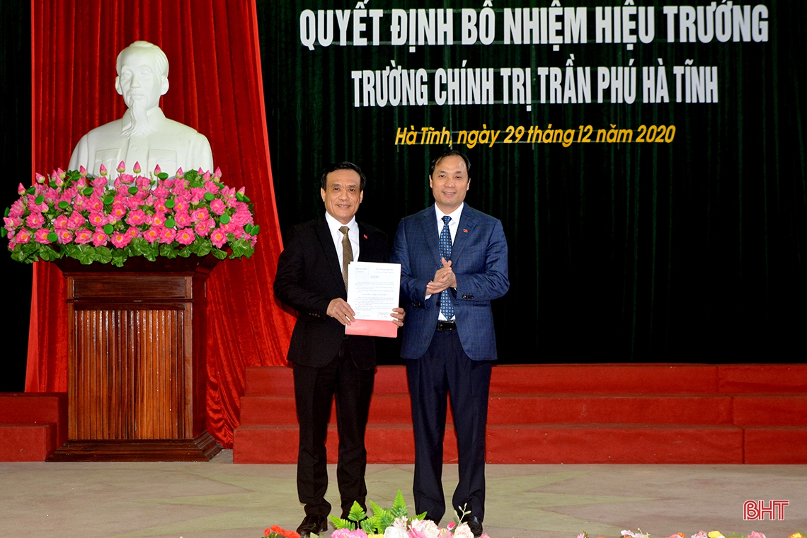 Đồng chí Nguyễn Trọng Tứ giữ chức vụ Hiệu trưởng Trường Chính trị Trần Phú