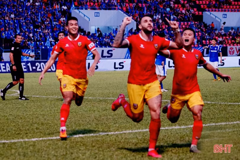 Hạ chủ nhà Than Quảng Ninh 2 - 0, Hồng Lĩnh Hà Tĩnh có 3 điểm đầu tiên ở V.League