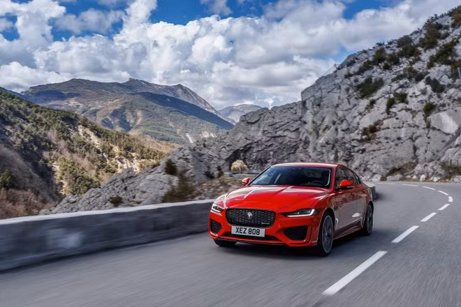 Jaguar XE 2020 - sedan thể thao cao cấp sẽ ra mắt VN trong tháng 6 ảnh 2 Jaguar XE 2020 - sedan thể thao cao cấp sẽ ra mắt VN trong tháng 6