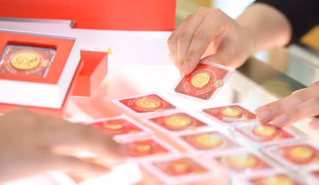 Giá vàng cán mốc 49 triệu đồng