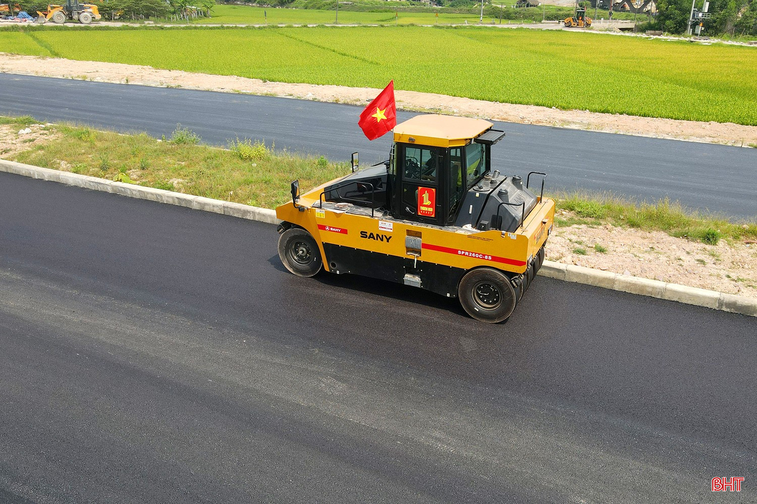 bqbht_br_duong-ham-nghi-keo-dai-03ab.jpg