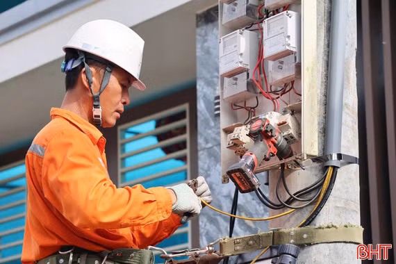 Tăng cường “vá lưới”, giữ dòng điện thông suốt dịp cuối năm