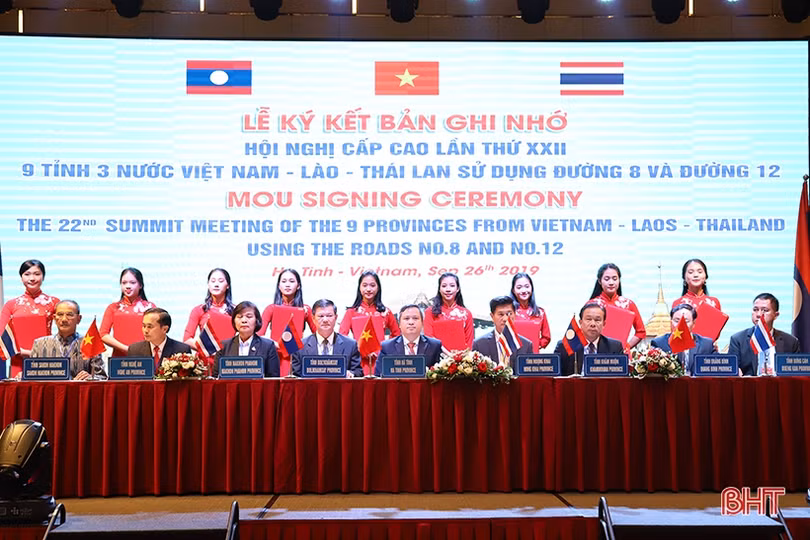 Hội nghị cấp cao 9 tỉnh, 3 nước Việt Nam - Lào - Thái Lan sử dụng đường 8 và đường 12 lần thứ XXII thành công tốt đẹp