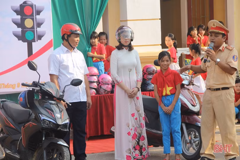 Hơn 420 học sinh nông thôn được tuyên truyền Luật Giao thông đường bộ