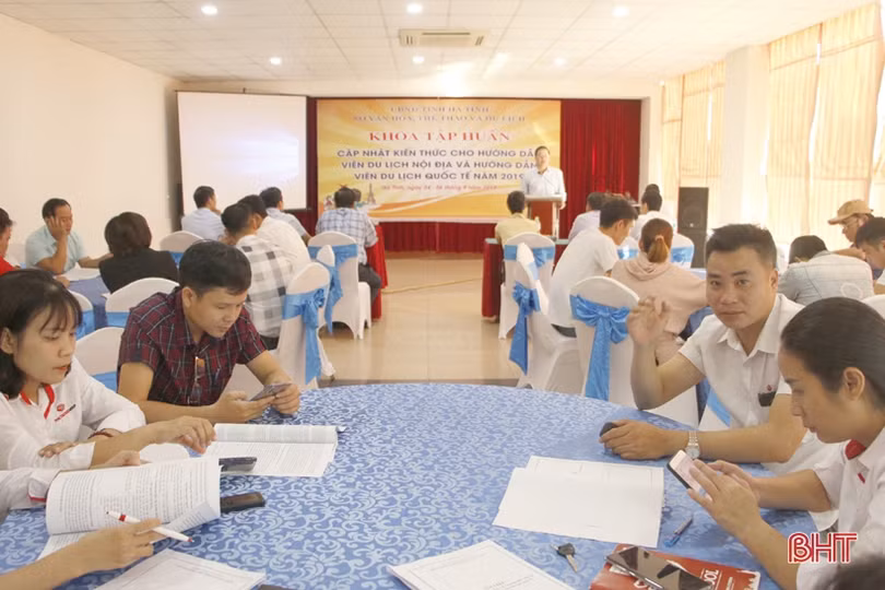 Hà Tĩnh cập nhật kiến thức cho hướng dẫn viên du lịch