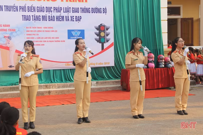 Hơn 420 học sinh nông thôn được tuyên truyền Luật Giao thông đường bộ