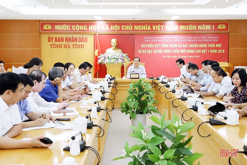 Nêu cao tinh thần trách nhiệm trước Đảng, Nhân dân, thực hiện thắng lợi mục tiêu Nghị quyết Đại hội Đảng bộ xã Hương Trạch đề ra