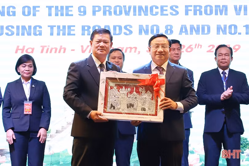 Hội nghị cấp cao 9 tỉnh, 3 nước Việt Nam - Lào - Thái Lan sử dụng đường 8 và đường 12 lần thứ XXII thành công tốt đẹp