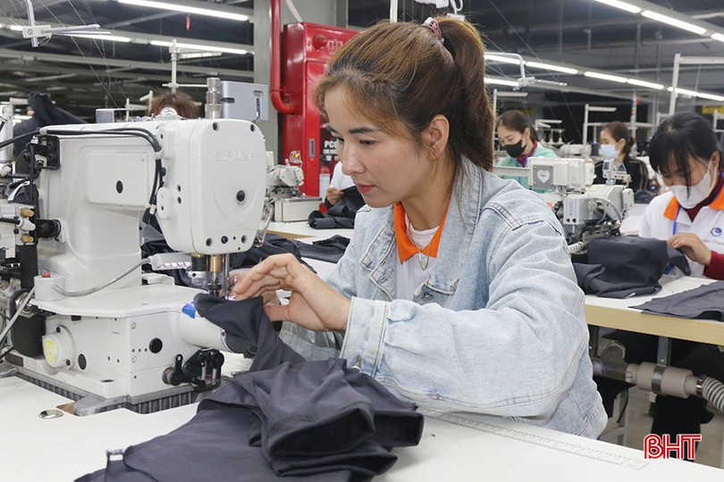 Chị Đặng Thị Thanh và các đồng nghiệp mong muốn công ty phát triển bền vững, tạo việc làm, thu nhập cho người lao động.