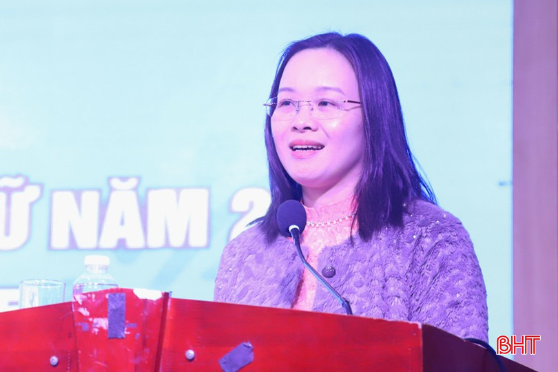 Chủ tịch Hội LHPN huyện Lộc Hà Hoàng Thị Quỳnh Oanh đề xuất các giải pháp nâng cao chất lượng hoạt động hội.