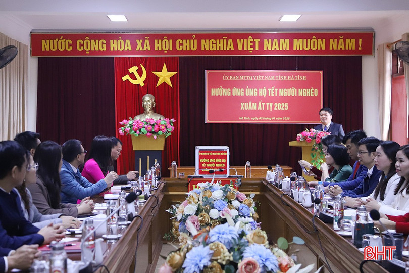 Cơ quan Ủy ban MTTQ tỉnh tổ chức hưởng ứng ủng hộ Tết vì người nghèo.