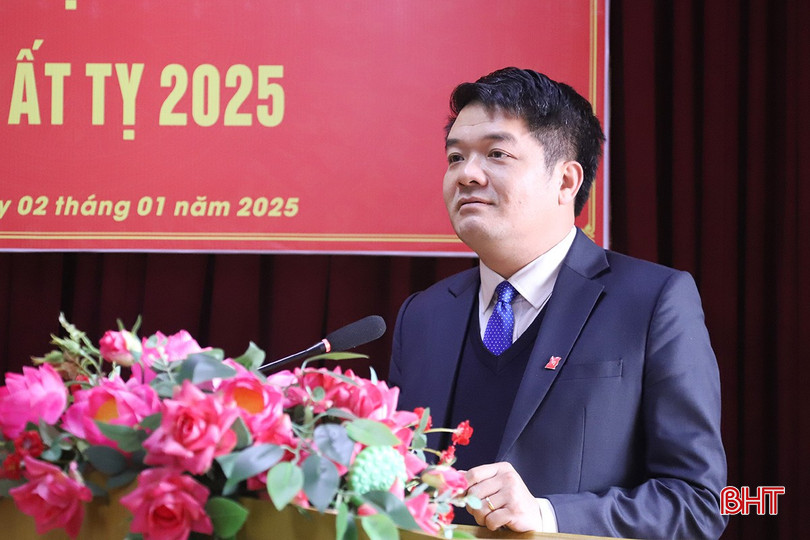 Chủ tịch Ủy ban MTTQ tỉnh Trần Nhật Tân phát biểu tại lễ hưởng ứng ủng hộ.