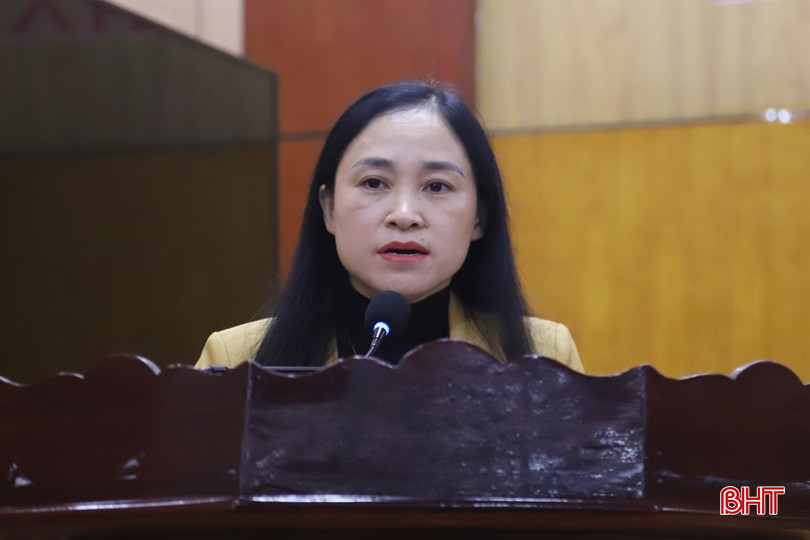 Chủ tịch Công đoàn cơ sở Hội LHPN tỉnh Trương Thị Lượng chia sẻ kinh nghiệm trong triển khai công tác nữ công trong tình hình mới.