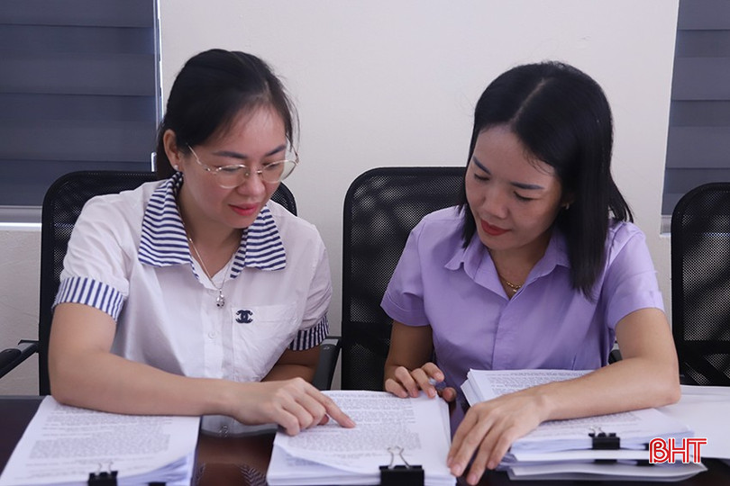 Các bộ phận làm việc cả ngày nghỉ để đảm bảo tiến độ.