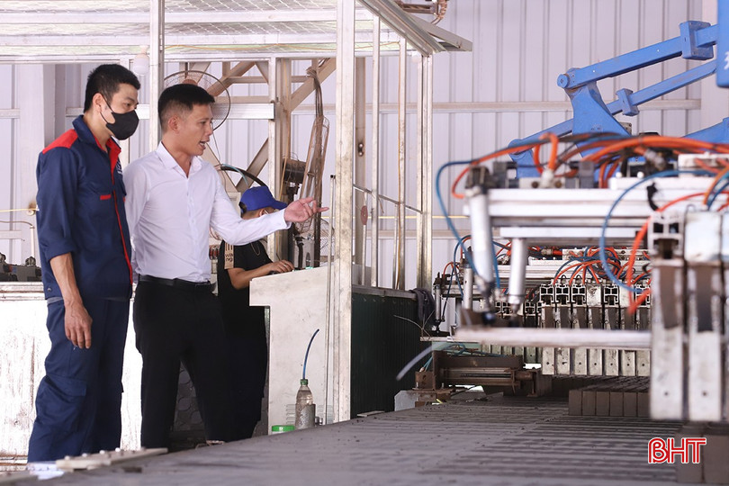 Lãnh đạo Công ty CP Đầu tư &amp; Xây dựng Phú Hưng Hà Tĩnh luôn tạo điều kiện để người lao động học hỏi, nâng cao kỹ năng, tay nghề.