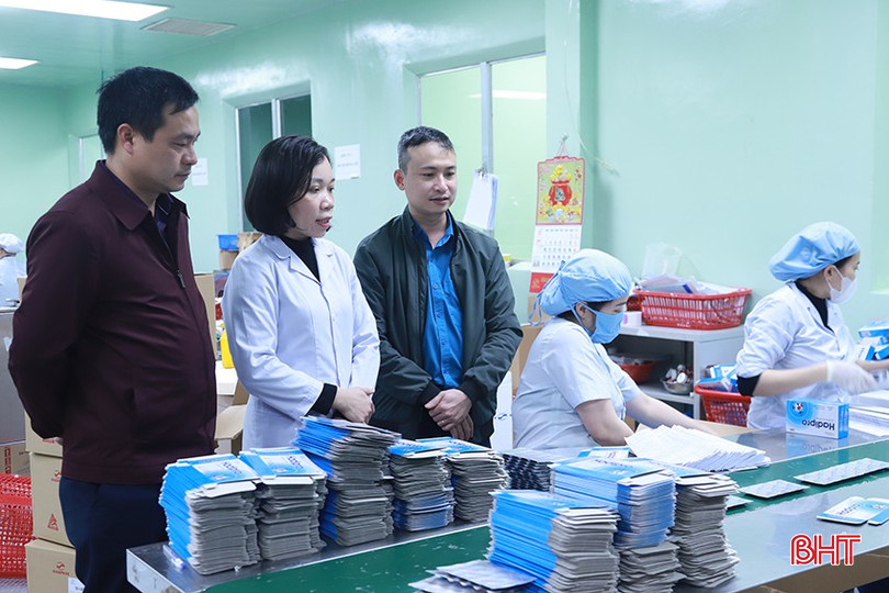 Lãnh đạo Công ty CP Dược Hà Tĩnh rất quan tâm việc khuyến khích phong trào nghiên cứu khoa học, lao động sáng tạo trong các bộ phận.