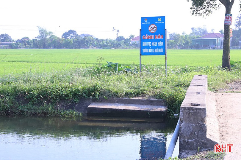 Các địa phương, đơn vị đã tăng cường cắm biển cảnh báo tại các khu vực nguy hiểm, tiềm ẩn nguy cơ đuối nước.