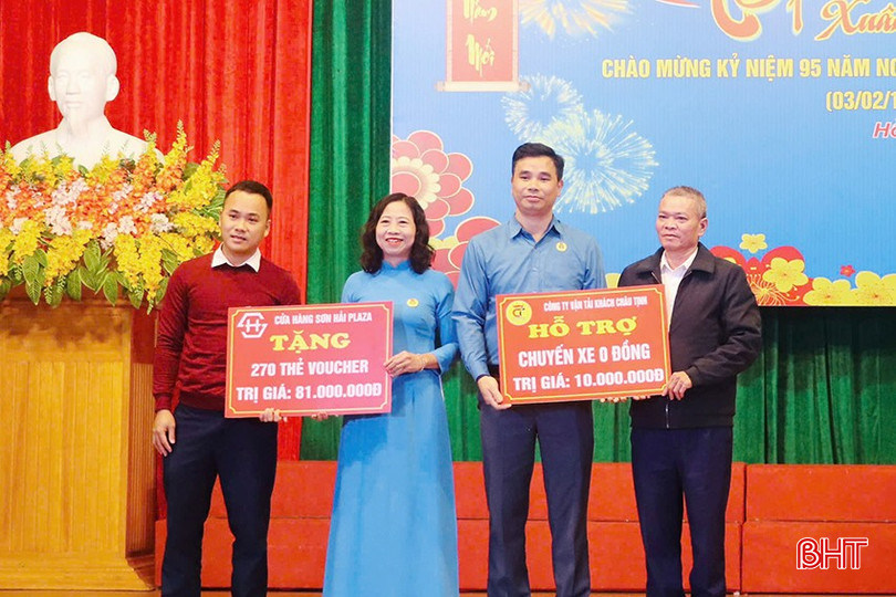 Nhiều tổ chức, doanh nghiệp chung tay hỗ trợ quà tết cho người lao động TX Hồng Lĩnh.