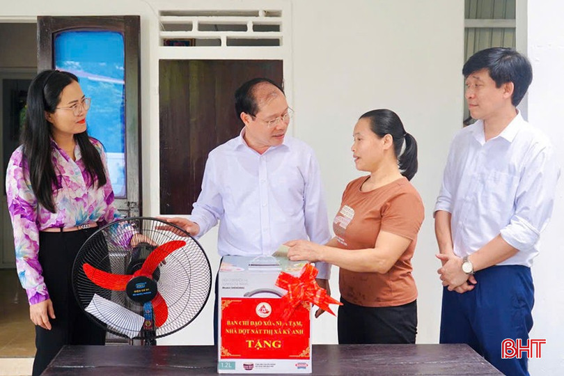 TX Kỳ Anh huy động thêm nguồn lực hỗ trợ các gia đình ổn định cuộc sống sau khi có nhà mới.