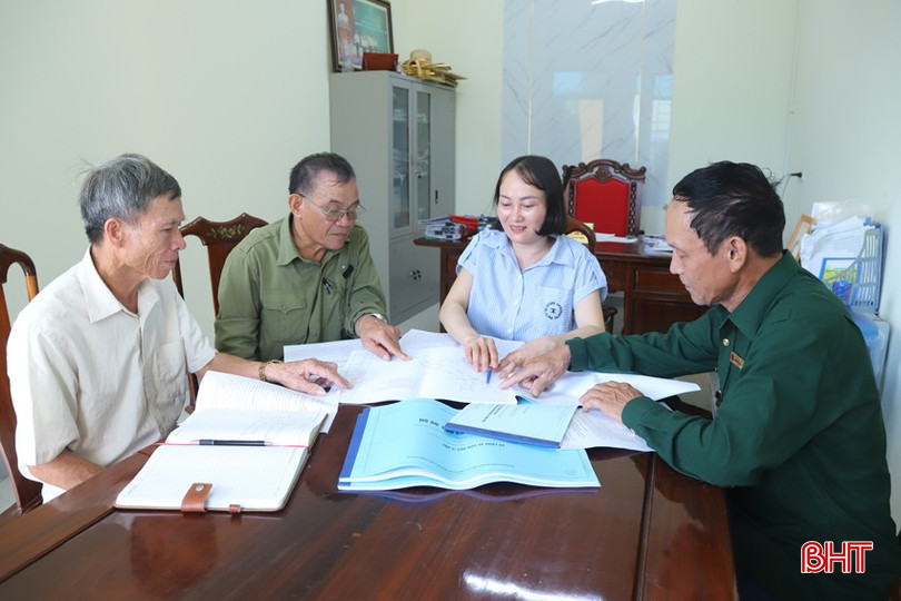 Toàn tỉnh hiện có 10.526 người cao tuổi tham gia công tác Đảng, chính quyền, MTTQ và các đoàn thể tại địa phương. Trong ảnh: Người cao tuổi xã Thạch Sơn (Thạch Hà) tham gia tích cực và hiệu quả vào Ban Giám sát đầu tư cộng đồng của xã.