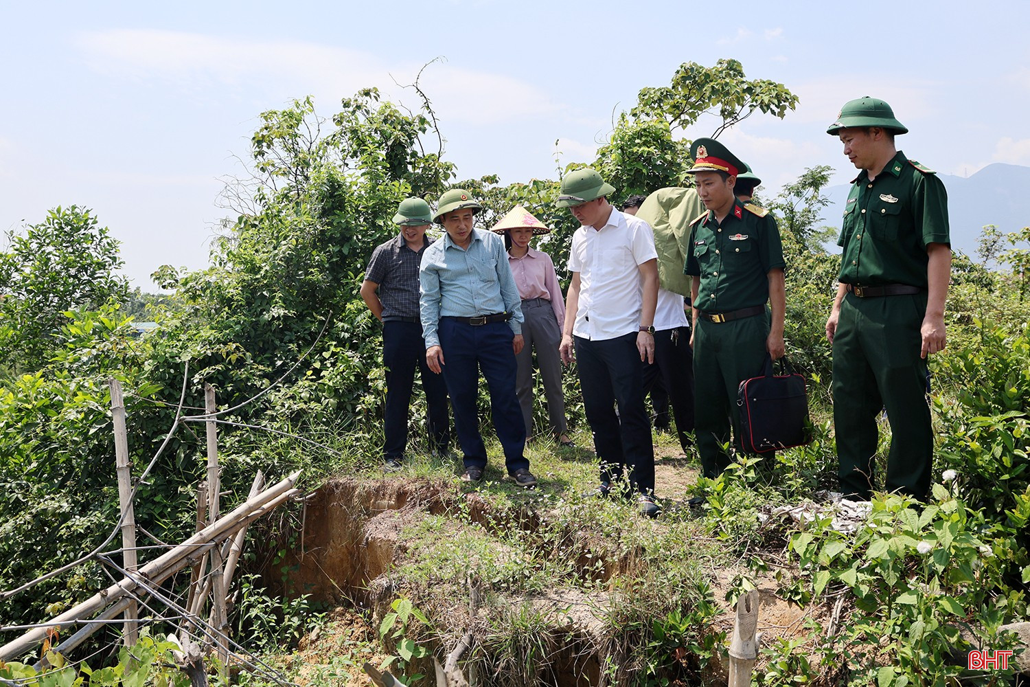 Đoàn kiểm tra hiện trạng hồ Cơn Trè (phường Vũng Áng).