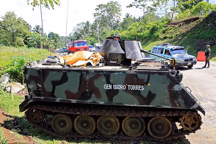 hinh anh quan doi philippines doi pho voi khung bo is o marawi