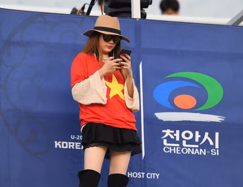 nhung bong hong viet dot chay khan dai san cheonan
